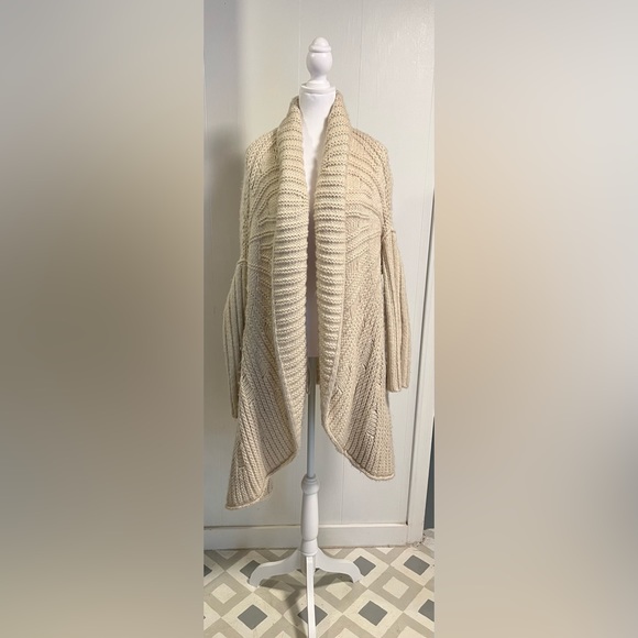 Cozy mid length cardigan cream color smoke free home size L. Clean - Picture 1 of 5